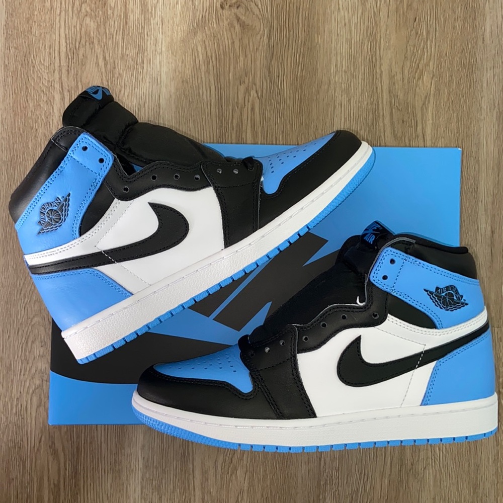Air Jordan 1 Retro High OG UNC